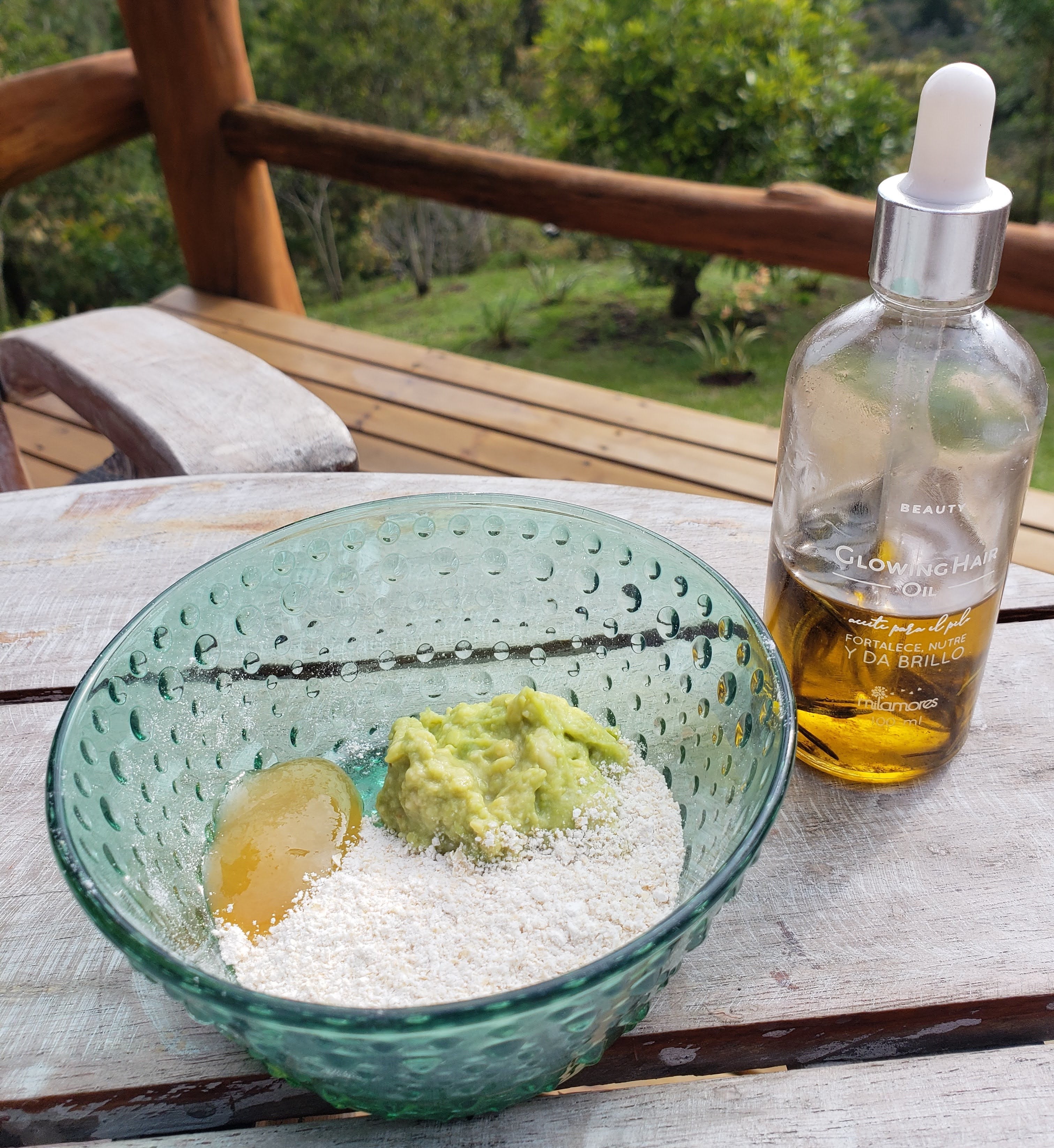 Mascarilla de aguacate con avena, miel y MagicOil