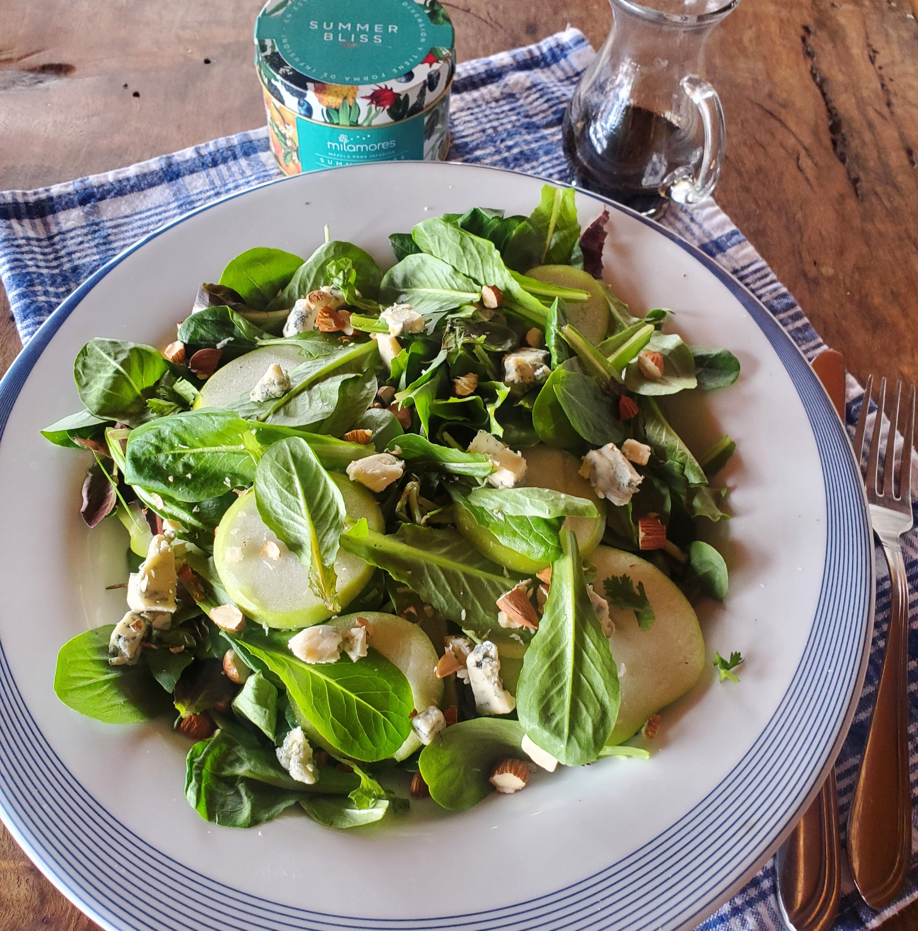 Ensalada con manzana y queso azul